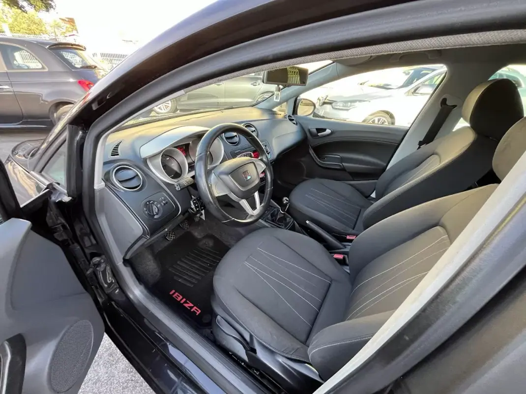 SEAT Ibiza 2011 - 6450 EUR, 240000 km - AUTO.MOTO.pt - 240000km - foto 25 de 45