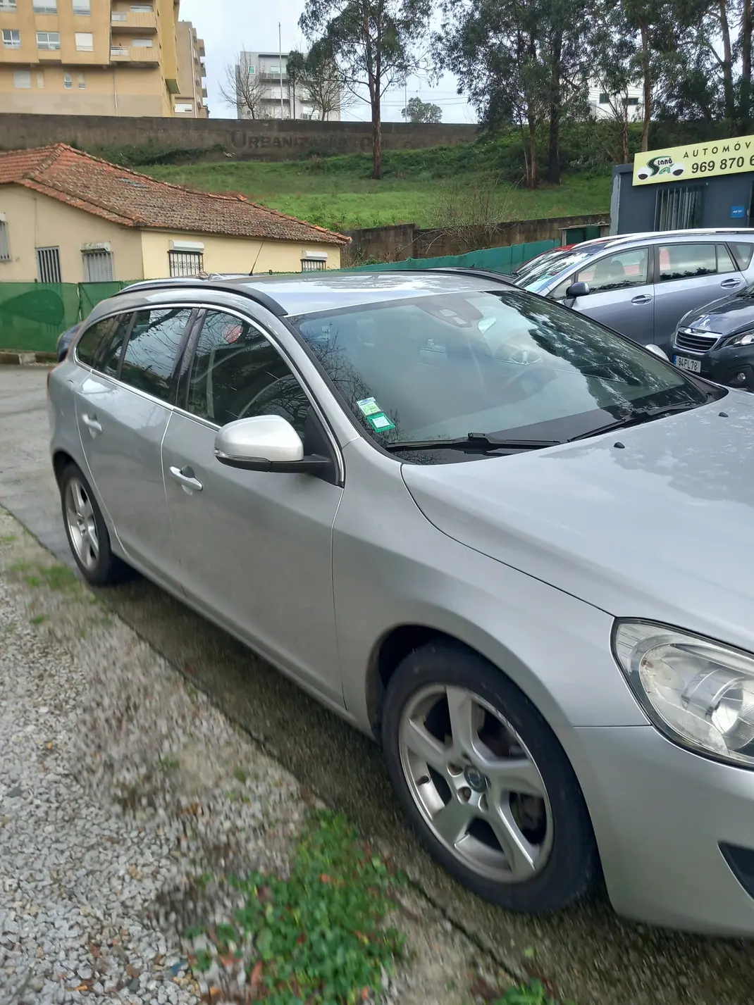 Volvo V60 2011 - 9750 EUR, 150000 km - AUTO.MOTO.pt - 150000km - foto 4 de 9