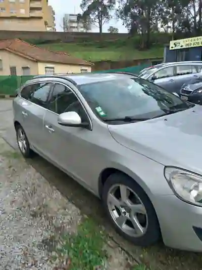 Volvo V60 2011 - 9750 EUR, 150000 km - AUTO.MOTO.pt - 150000km - foto 4 de 9