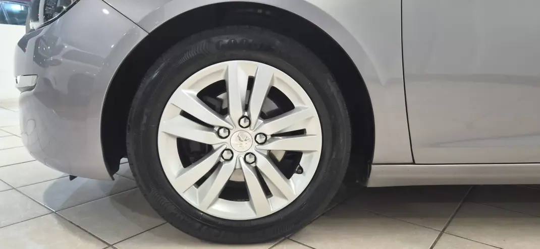 Peugeot 308 SW 2016 - 9490 EUR, 123000 km - AUTO.MOTO.pt - 123000km - foto 8 de 27