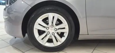 Peugeot 308 SW 2016 - 9490 EUR, 123000 km - AUTO.MOTO.pt - 123000km - foto 8 de 27