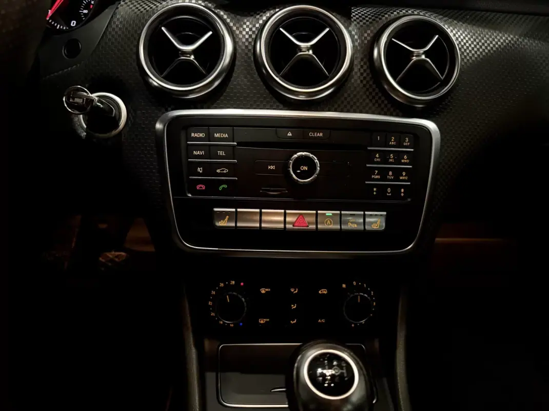 Mercedes-Benz A 180 2016 - 15490 EUR, 198000 km - AUTO.MOTO.pt - 198000km - foto 15 de 17