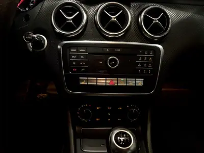 Mercedes-Benz A 180 2016 - 15490 EUR, 198000 km - AUTO.MOTO.pt - 198000km - foto 15 de 17