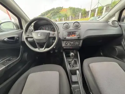 SEAT Ibiza 2016 - 10490 EUR, 93800 km - AUTO.MOTO.pt - 93800km - foto 8 de 11