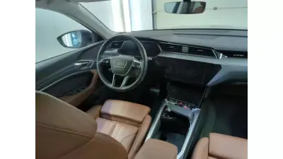 Audi Q8 e-Tron 2023 - 55000 EUR, 9800 km - AUTO.MOTO.pt - 9800km - foto 5 de 14