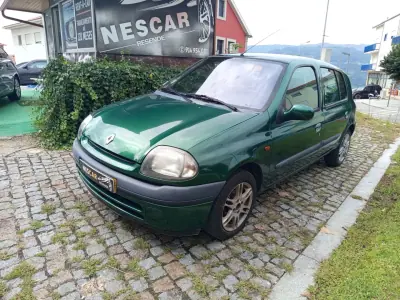 Renault Clio 2000 - 1800 EUR, 186688 km - 186688km - foto 2 de 9