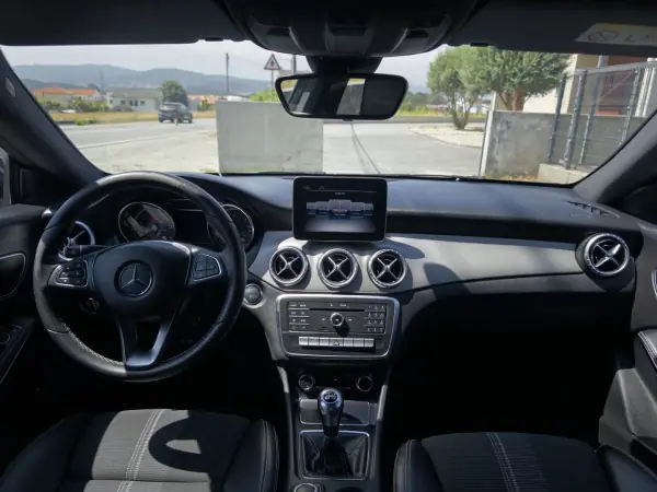 Mercedes-Benz CLA 180 2018 - 17990 EUR, 139000 km - AUTO.MOTO.pt - 139000km - foto 13 de 42
