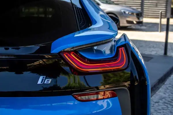 BMW i8 2016 - 61900 EUR, 93668 km - AUTO.MOTO.pt - 93668km - foto 11 de 45