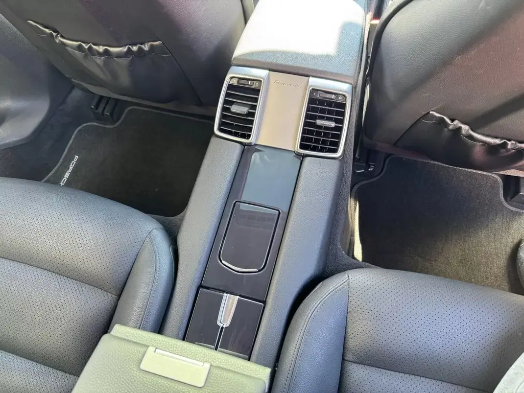 Porsche Panamera 2012 - 32900 EUR, 194000 km - AUTO.MOTO.pt - 194000km - foto 25 de 32