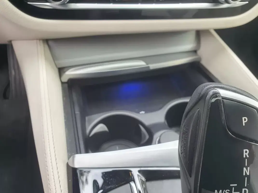 BMW 530e 2019 - 31990 EUR, 7558 km - AUTO.MOTO.pt - 7558km - foto 7 de 27