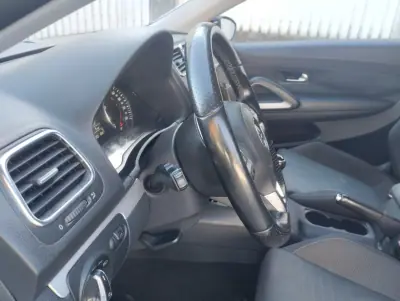 Volkswagen Scirocco 2011 - 10000 EUR, 210000 km - AUTO.MOTO.pt - 210000km - foto 28 de 30