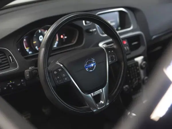 Volvo V40 2015 - 12990 EUR, 117267 km - AUTO.MOTO.pt - 117267km - foto 12 de 17