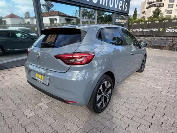 Renault Clio 2022 - 15500 EUR, 84200 km - AUTO.MOTO.pt - 84200km - foto 8 de 11