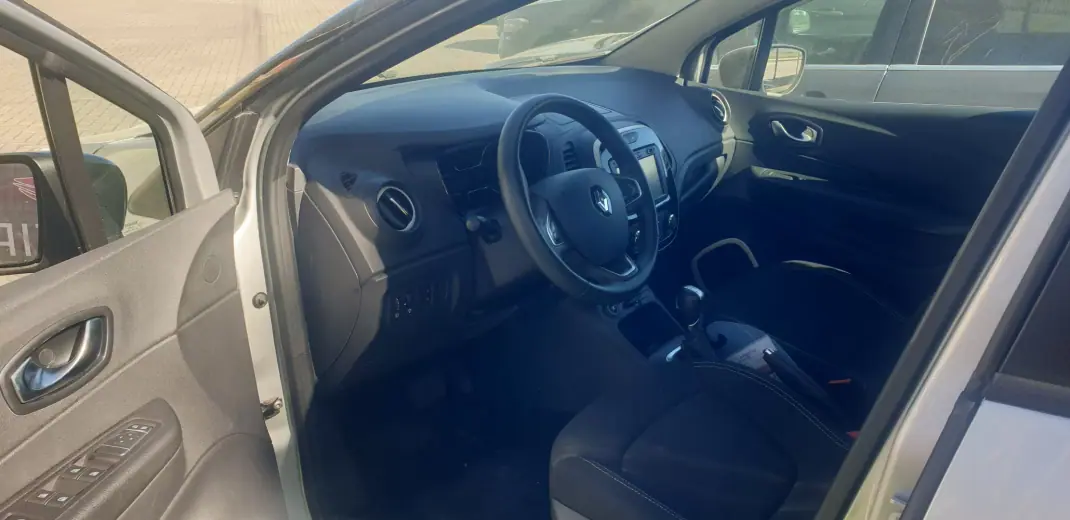 Renault Captur 2019 - 14950 EUR, 107000 km - AUTO.MOTO.pt - 107000km - foto 11 de 11