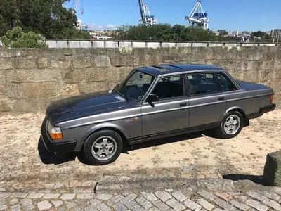 Volvo 244 1987 - 10500 EUR, 317000 km - AUTO.MOTO.pt - 317000km - foto 15 de 41