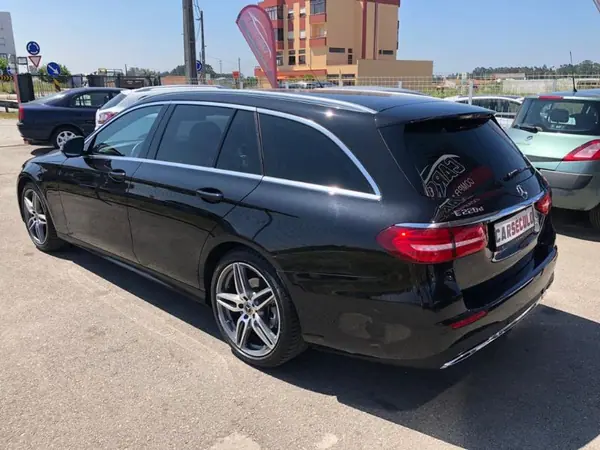 Mercedes-Benz E 220 2017 - 37750 EUR, 90500 km - AUTO.MOTO.pt - 90500km - foto 11 de 23