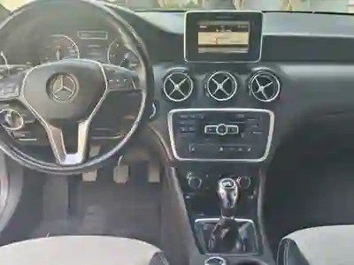 Mercedes-Benz A 180 2013 - 9990 EUR, 195000 km - AUTO.MOTO.pt - 195000km - foto 5 de 10