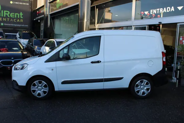 Ford Transit Courier 2020 - 12400 EUR, 140939 km - AUTO.MOTO.pt - 140939km - foto 6 de 15