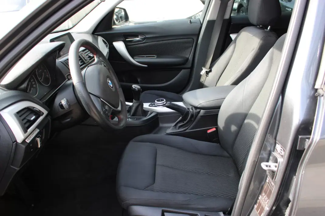 BMW 116 2013 - 9900 EUR, 211000 km - AUTO.MOTO.pt - 211000km - foto 6 de 17