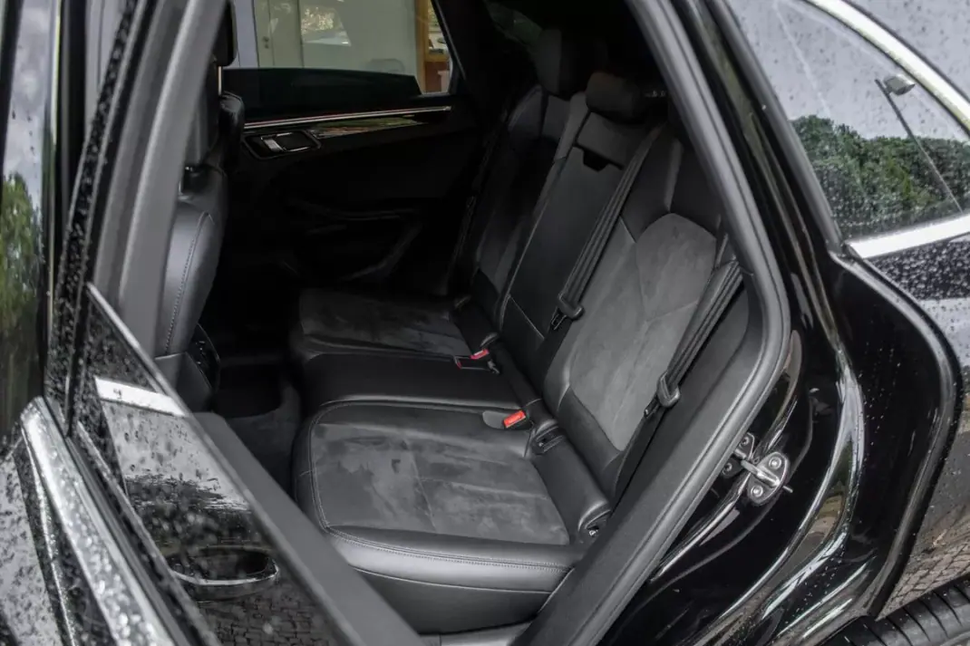 Porsche Macan 2018 - 54990 EUR, 99798 km - AUTO.MOTO.pt - 99798km - foto 32 de 45