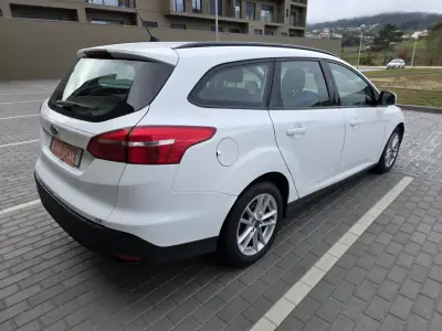 Ford Focus SW 2015 - 7990 EUR, 218000 km - AUTO.MOTO.pt - 218000km - foto 10 de 14