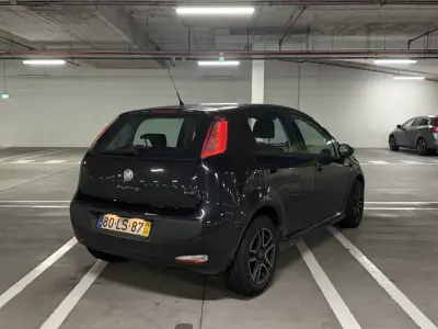 Fiat Punto 2011 - 3000 EUR, 289000 km - AUTO.MOTO.pt - 289000km - foto 4 de 10