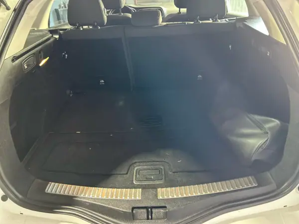Renault Mégane 2019 - 14250 EUR, 135000 km - AUTO.MOTO.pt - 135000km - foto 37 de 37