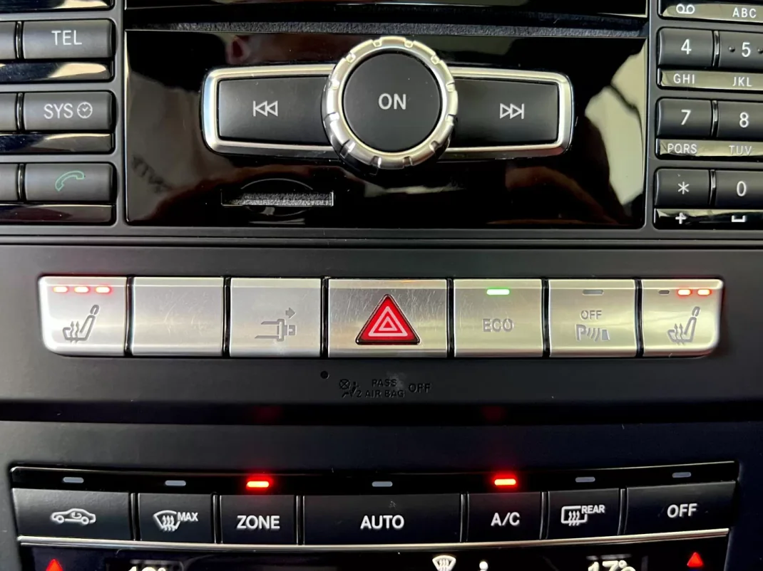 Mercedes-Benz E 220 2015 - 24999 EUR, 161900 km - AUTO.MOTO.pt - 161900km - foto 101 de 135