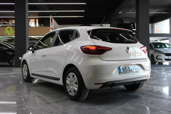 Renault Clio 2020 — foto 2 de 17