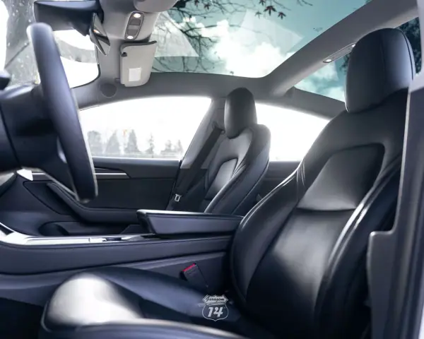 Tesla Model 3 2022 - 32990 EUR, 121900 km - AUTO.MOTO.pt - 121900km - foto 17 de 36