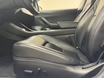 Tesla Model 3 2019 - 24890 EUR, 118800 km - AUTO.MOTO.pt - 118800km - foto 13 de 29