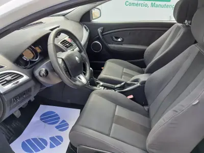 Renault Mégane Coupe 2010 - 7950 EUR, 115752 km - AUTO.MOTO.pt - 115752km - foto 13 de 25
