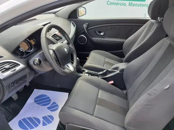 Renault Mégane Coupe 2010 - 7950 EUR, 115752 km - AUTO.MOTO.pt - 115752km - foto 13 de 25