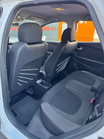 Renault Captur 2019 - 17250 EUR, 82289 km - AUTO.MOTO.pt - 82289km - foto 24 de 27