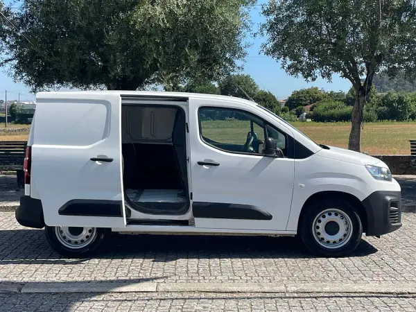 Citroën Berlingo 2020 - 10750 EUR, 156000 km - AUTO.MOTO.pt - 156000km - foto 6 de 32