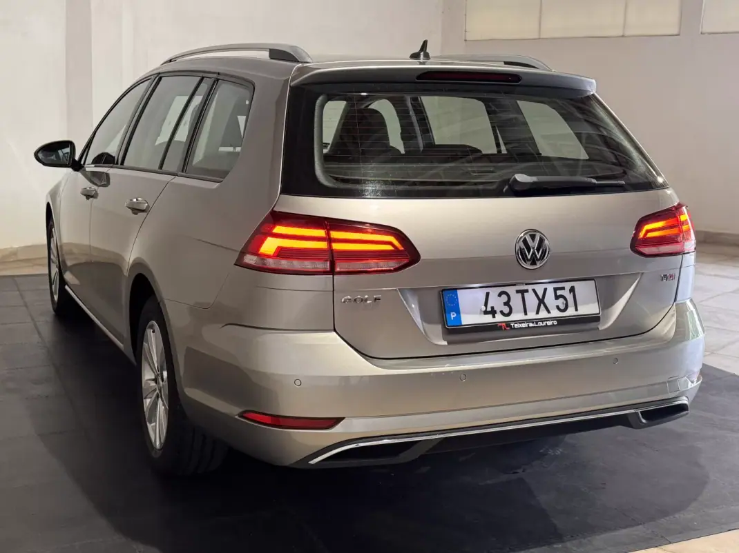 Volkswagen Golf Variant 2017 - 12900 EUR, 151000 km - AUTO.MOTO.pt - 151000km - foto 7 de 25