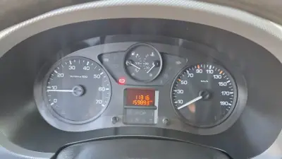 Peugeot Partner 2018 - 11490 EUR, 159000 km - AUTO.MOTO.pt - 159000km - foto 11 de 18
