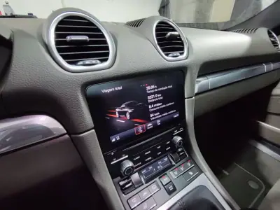 Porsche 718 Boxster 2019 - 64900 EUR, 68000 km - AUTO.MOTO.pt - 68000km - foto 16 de 36