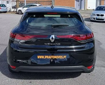 Renault Mégane 2020 - 15900 EUR, 82200 km - AUTO.MOTO.pt - 82200km - foto 8 de 18