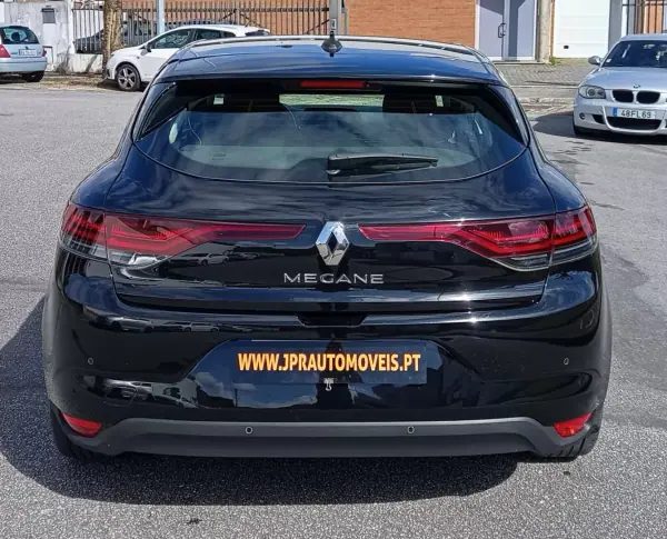 Renault Mégane 2020 - 15900 EUR, 82200 km - AUTO.MOTO.pt - 82200km - foto 8 de 18