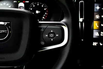 Volvo XC 40 2022 - 25750 EUR, 65156 km - AUTO.MOTO.pt - 65156km - foto 13 de 35