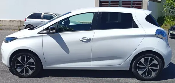 Renault Zoe 2019 - 12490 EUR, 52400 km - AUTO.MOTO.pt - 52400km - foto 4 de 17
