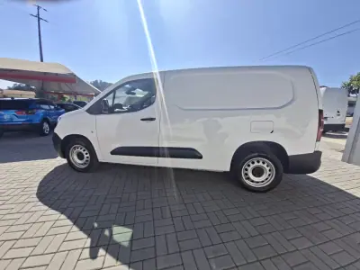 Peugeot Partner 2022 - 14850 EUR, 98726 km - AUTO.MOTO.pt - 98726km - foto 4 de 40