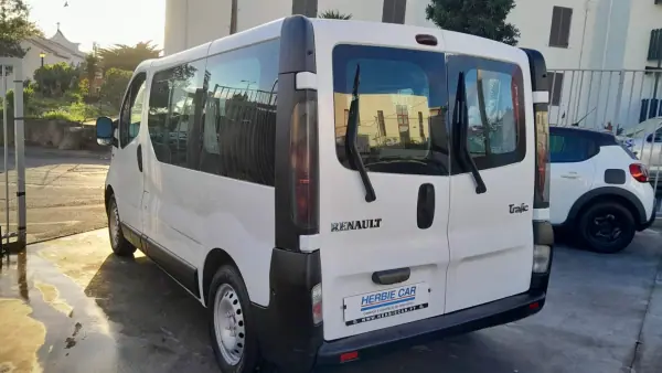 Renault Trafic 2006 - 11900 EUR, 211000 km - AUTO.MOTO.pt - 211000km - foto 3 de 14
