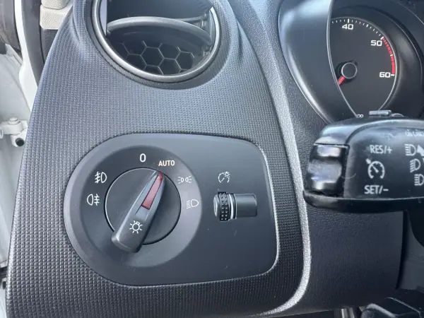 SEAT Ibiza 2014 - 11500 EUR, 93000 km - AUTO.MOTO.pt - 93000km - foto 36 de 41