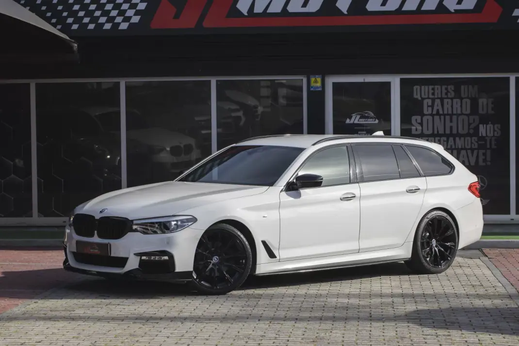 BMW 520 2018 - 31900 EUR, 144060 km - AUTO.MOTO.pt - 144060km - foto 6 de 41