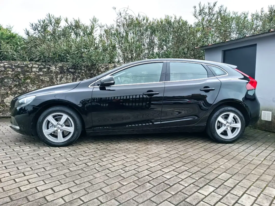 Volvo V40 2017 - 12850 EUR, 130000 km - AUTO.MOTO.pt - 130000km - foto 3 de 14
