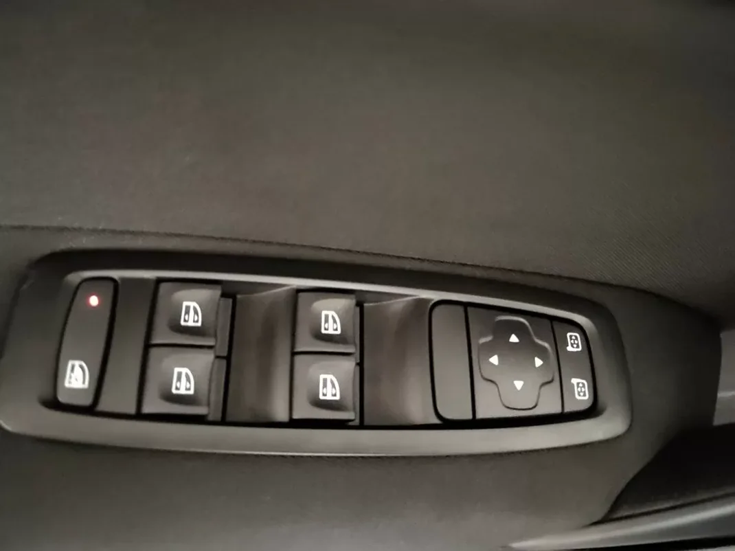 Renault Mégane 2019 - 13490 EUR, 113000 km - AUTO.MOTO.pt - 113000km - foto 5 de 14