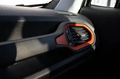 Jeep Renegade 2020 - 27500 EUR, 24000 km - AUTO.MOTO.pt - 24000km - foto 33 de 42