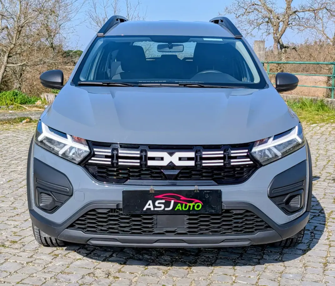 Dacia Jogger 2023 - 14250 EUR, 57740 km - AUTO.MOTO.pt - 57740km - foto 3 de 20